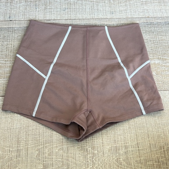 Free People Movement You’re A Peach Shorty Shorts Elderberry Tea - Picture 2 of 5